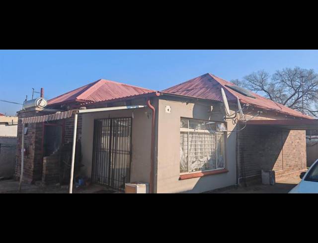 7 BEDROOM HOUSE FOR SALE IN FOREST HILL